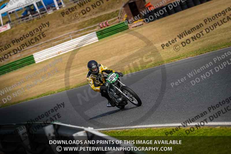 Vintage motorcycle club;eventdigitalimages;mallory park;mallory park trackday photographs;no limits trackdays;peter wileman photography;trackday digital images;trackday photos;vmcc festival 1000 bikes photographs